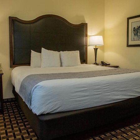 אופלוסס Evangeline Downs Hotel, Ascend Hotel Collection מראה חיצוני תמונה
